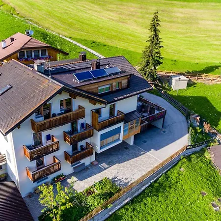 Apart Otel Hilde San Cassiano (Badia)